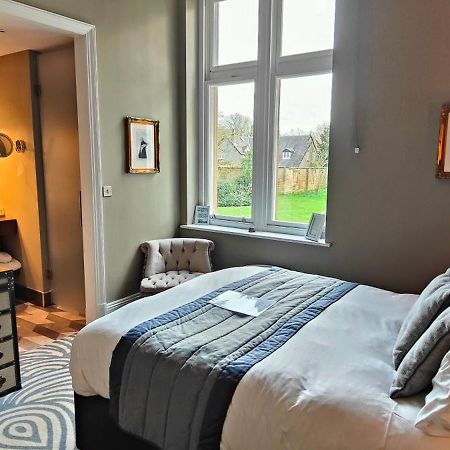 Oddfellows On The Park Cheadle  Zewnętrze zdjęcie A bedroom at The Old Bank Hotel
