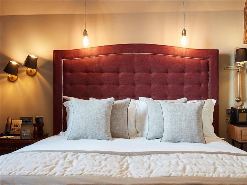 Oddfellows On The Park Cheadle  Zewnętrze zdjęcie A bed with a headboard