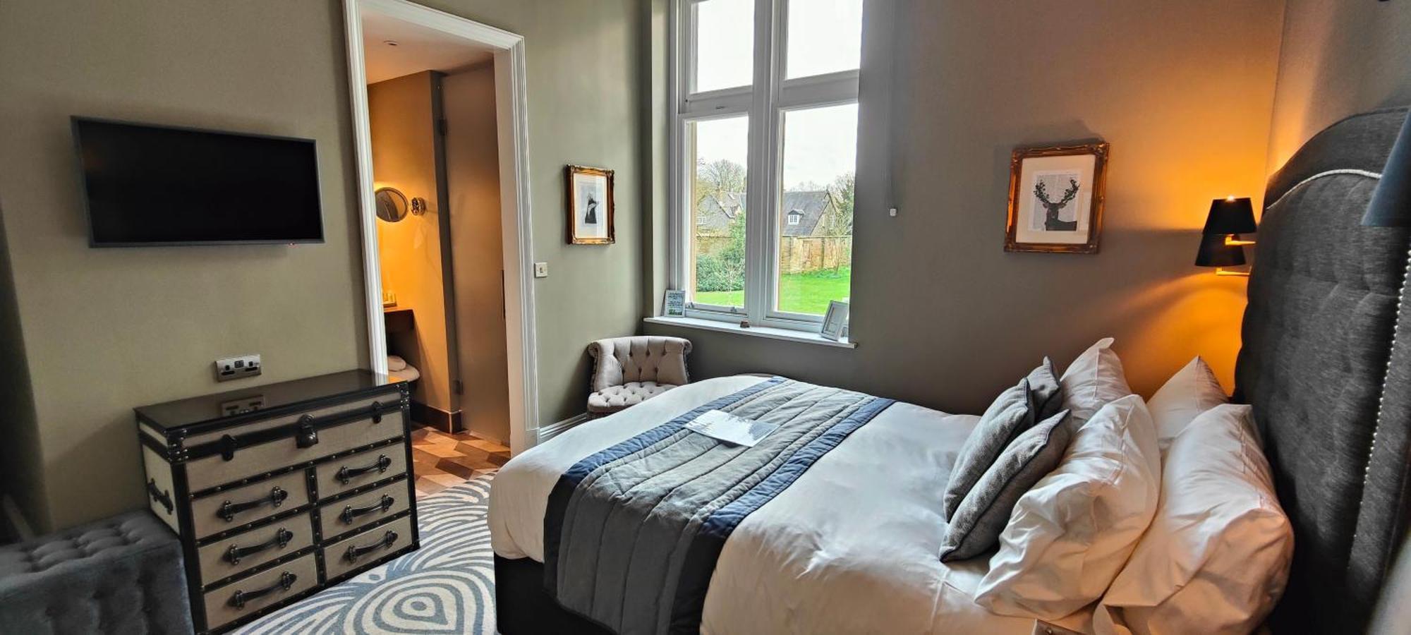 Oddfellows On The Park Cheadle  Zewnętrze zdjęcie A bedroom at The Old Bank Hotel