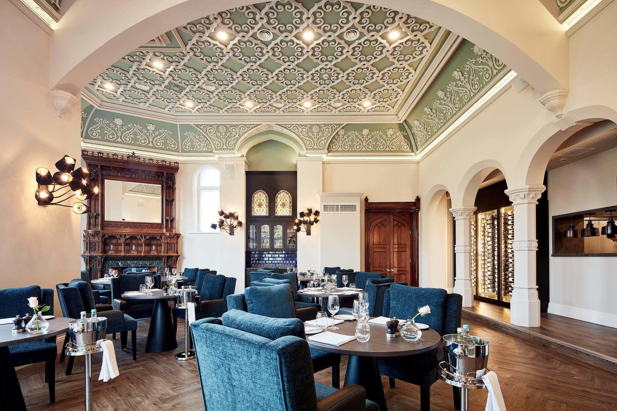 Oddfellows On The Park Cheadle  Zewnętrze zdjęcie The restaurant's interior